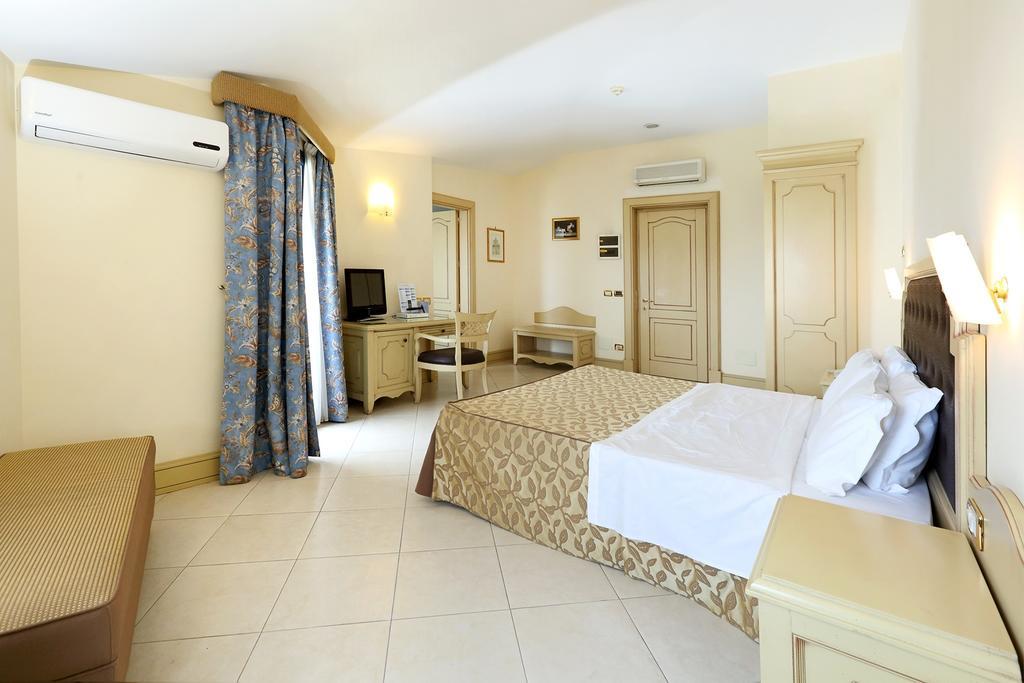 Grand Hotel Faraglioni Aci Trezza Pokoj fotografie